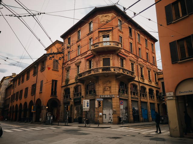 улица в центре Болоньи, Италия