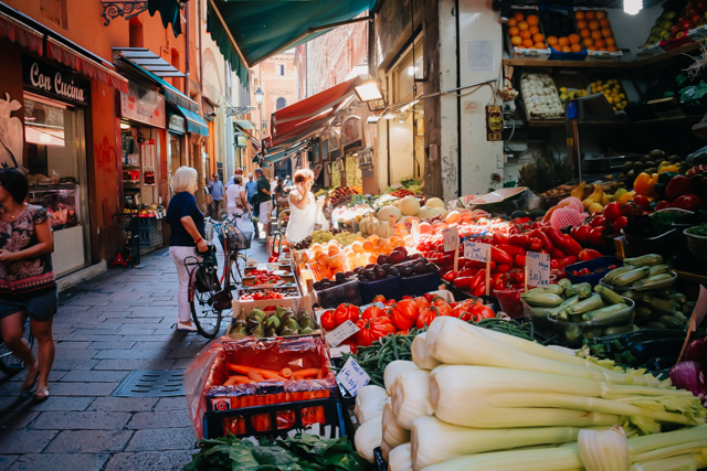 рынок в центре Болоньи