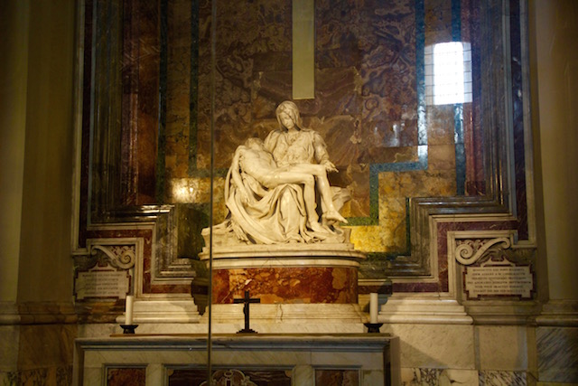 Пьета Микеланджело в Ватикане 