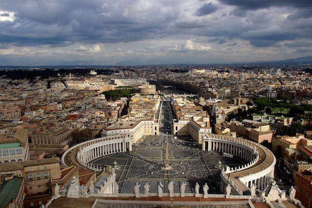 Вид на площадь Ватикана с купола Собора Святого Петра