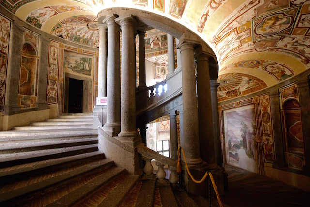 Лестница в палаццо Фарнезе