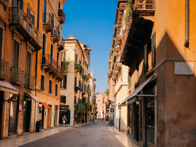 улочка в центре Вероны, Италия