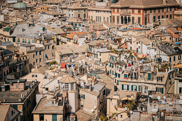 Вид на Геную со смотровой площадки Банка Каридже