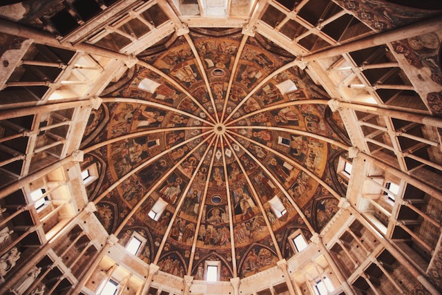 купол баптистерия в Парме, Италия