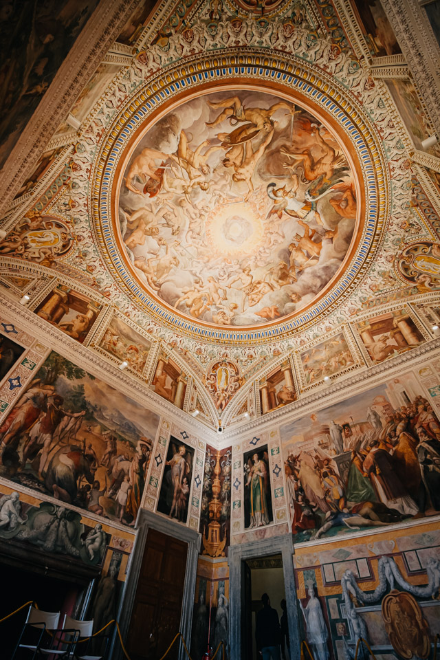 Спальня в Палаццо Фарнезе в Капрарола в Италии