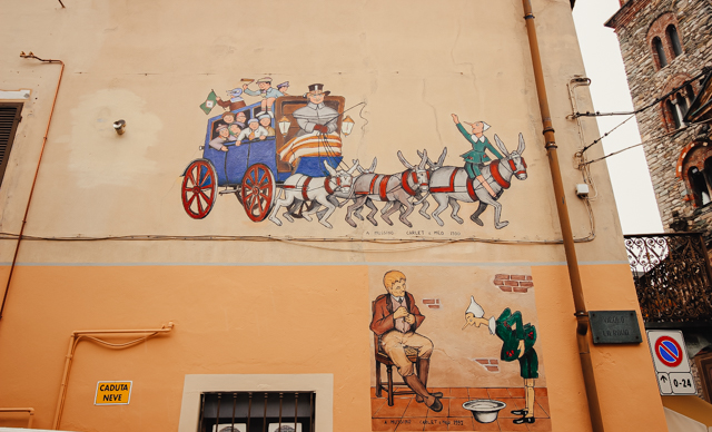 Сцена из книги о Пиноккио в городе Вернанте в Италии